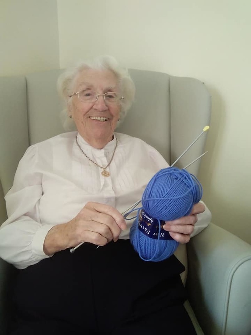 92-year-old Trudy Crawford is knitting hats for a charity that provides help and support to babies and children