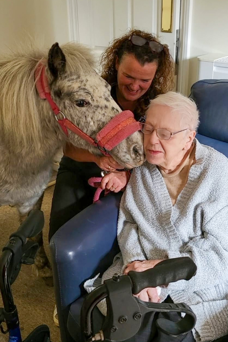 Dotty meets a resident at Westerham Place 