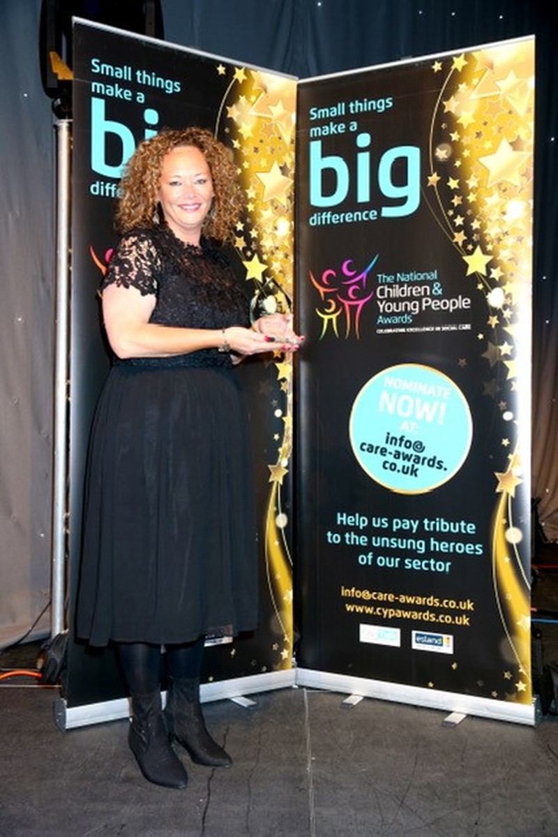 Rachel Redgwell with her award