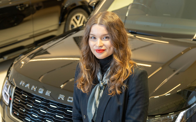Grace Cunliffe has completed her Chartered Manager Degree Apprenticeship with Vertu Motors 