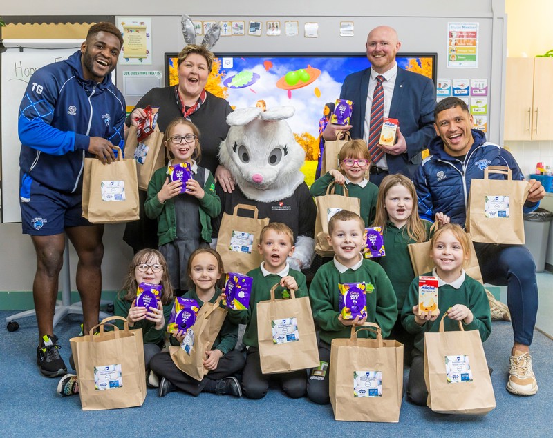 Halifax Panther Titus Gwaze, Kelly Sirmond, Jamie Priestley (both Bristol Street Motors Halifax Nissan and Halifax Panther Adam Tangata with the Easter Bunny and children from Ash Green Community School