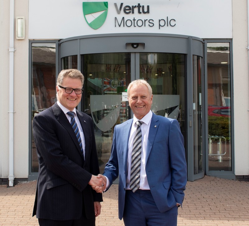 Andy Johnson with Vertu Motors plc Chief Executive Robert Forrester 