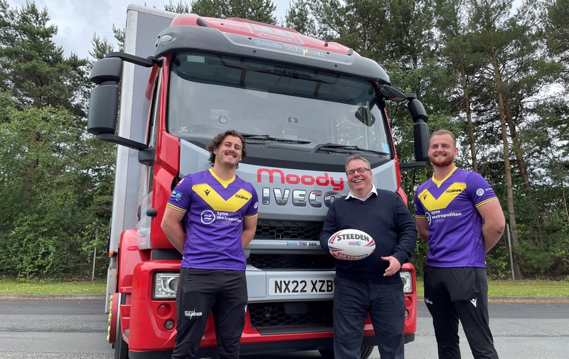 Newcastle Thunder’s Craig Mullen and Josh Woods with Moody’s operations director Richard Moody (centre) with ‘Geordie Thunder’