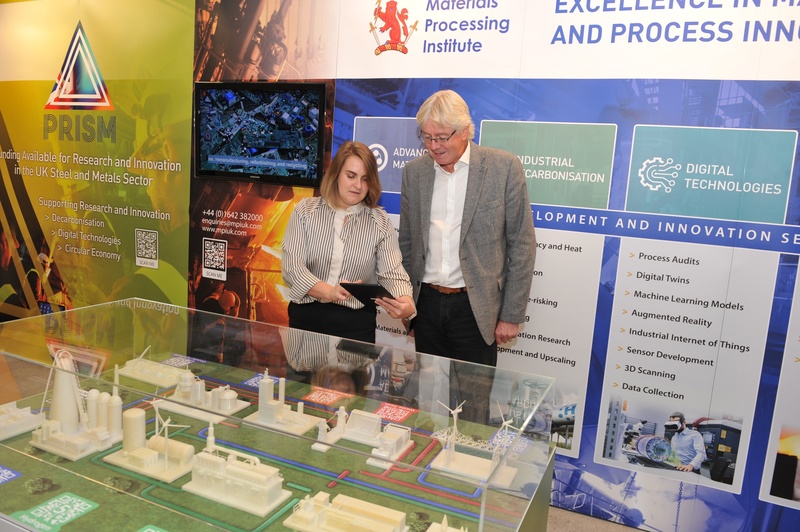 Lucy Smith, the Material Processing Institute’s Group Manager, Circular Economy, and Anders Jersby, Director Commercial, with the augmented reality project ‘Steelmaking of the Future’ developed by Animmersion UK