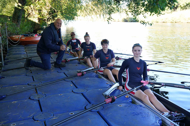 Sir Steve Redgrave with rowers from Yarm School (photo credit Terry Blackburn) 