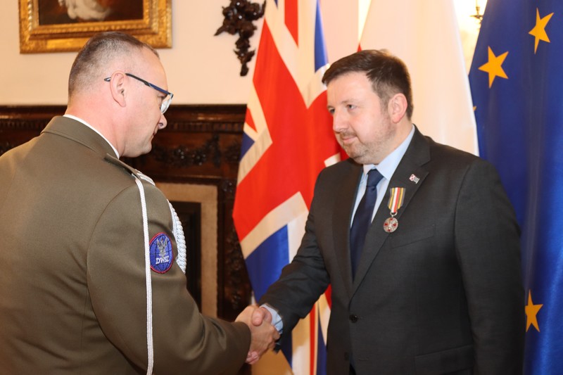 Vertu Motors plc's Regional Finance and Insurance Development Manager, Derek Rusling, has been awarded the Silver Medal of the Polish Army