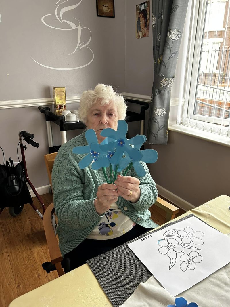 Resident Agnes McEvoy showing off the flowers she made