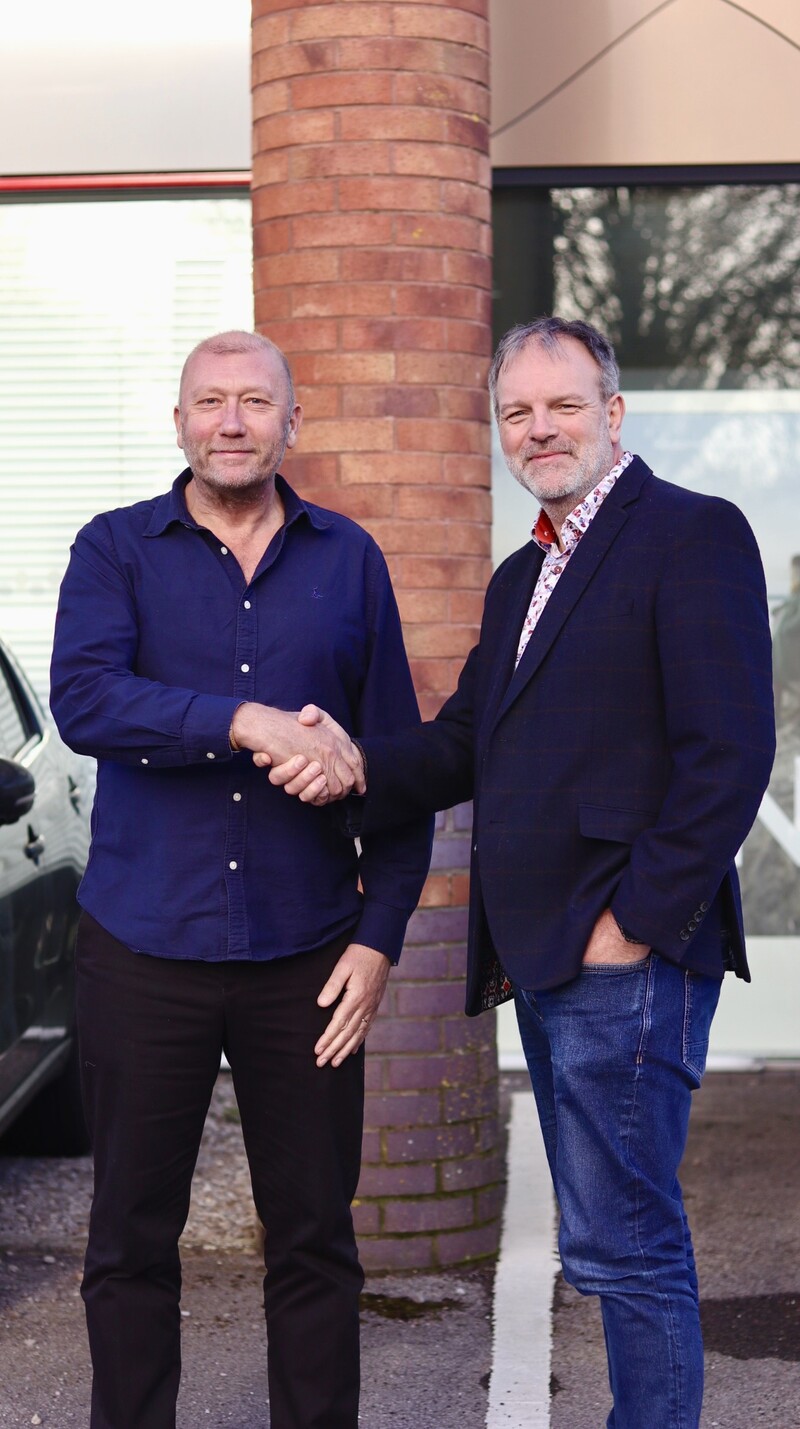 Pictured above is Jeremy Cuff Managing Director of Renrod Ltd Trading as Platinum Motor Group and Dominic Threlfall Managing Director of Pebley Beach